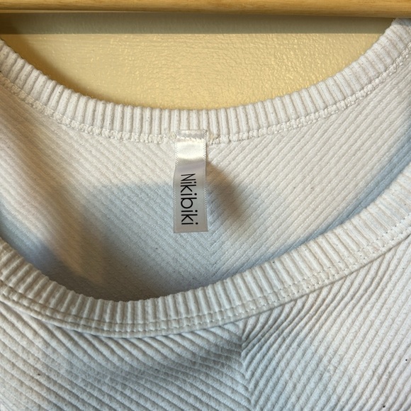 NIKIBIKI Set of 3 Seamless Chevron Ribbed Crop Top - Picture 6 of 17